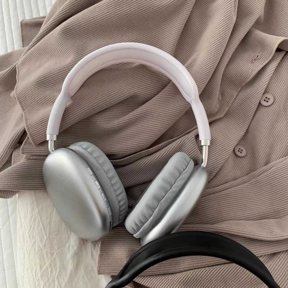 Stylish Headphone Photo Props for Influencers & Photographers - Perfect for Social Media Selfies, Outdoor Shoots, and Creative Content - Ideal for JK Girl Style showcase 2