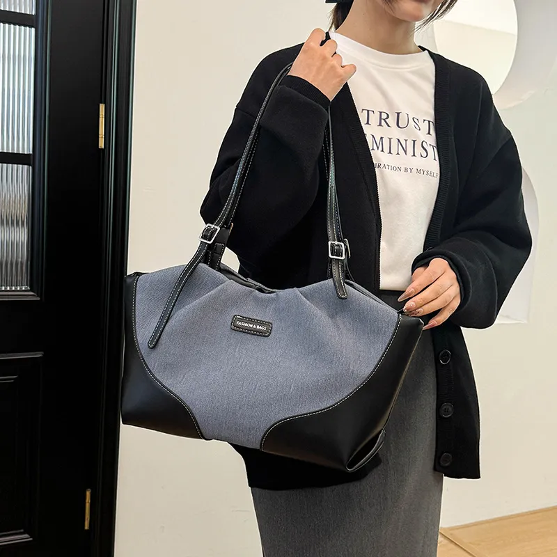 Large Capacity PU Leather Commuter Handbag for Women - Versatile, Stylish Casual Shoulder Bag, Personalized Armpit Bag - Image 4
