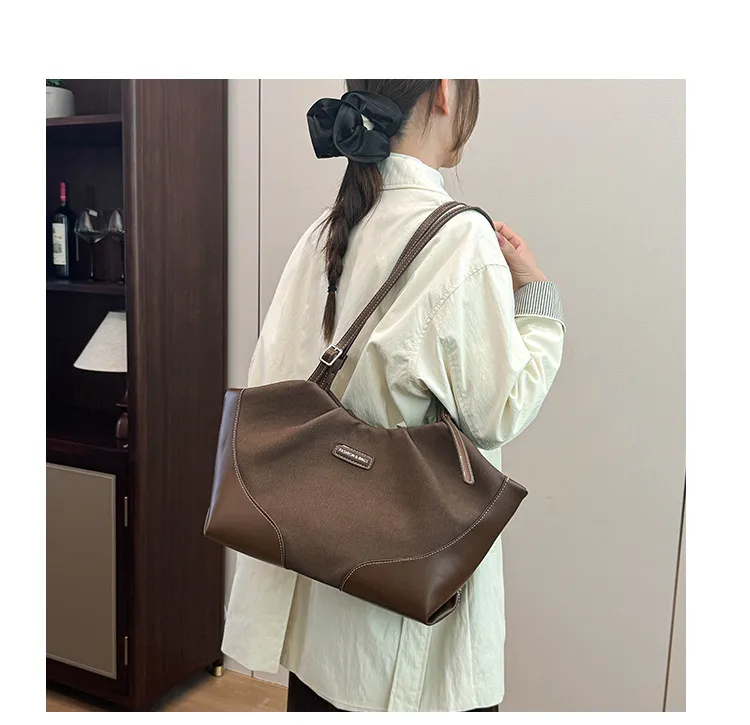Large Capacity PU Leather Commuter Handbag for Women - Versatile, Stylish Casual Shoulder Bag, Personalized Armpit Bag showcase 18