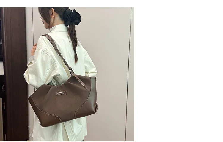 Large Capacity PU Leather Commuter Handbag for Women - Versatile, Stylish Casual Shoulder Bag, Personalized Armpit Bag showcase 20