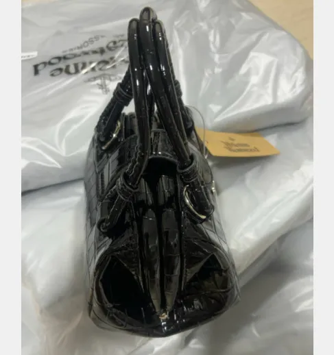 Vintage Crocodile Pattern Patent Leather Mini Crossbody Bag for Women - Elegant Empress Dowager Saturn Hand Chain Clip Bag showcase 2