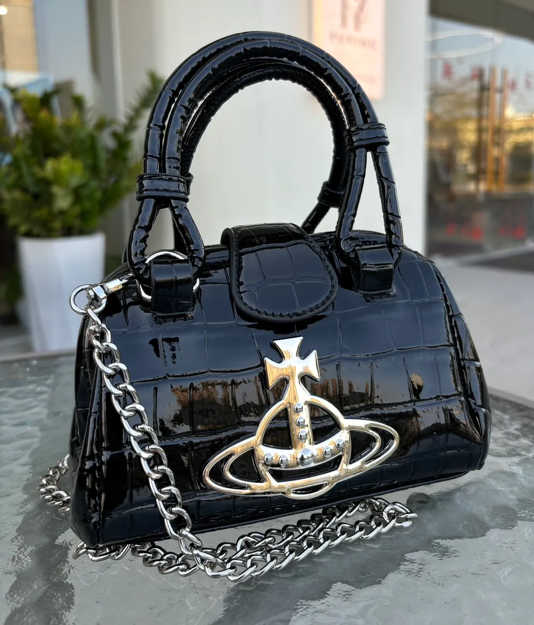 Vintage Crocodile Pattern Patent Leather Mini Crossbody Bag for Women - Elegant Empress Dowager Saturn Hand Chain Clip Bag - Image 2