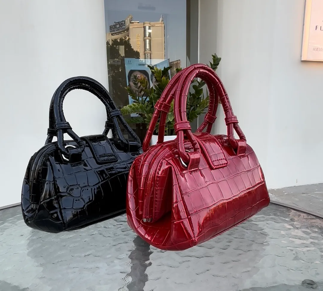 Vintage Crocodile Pattern Patent Leather Mini Crossbody Bag for Women - Elegant Empress Dowager Saturn Hand Chain Clip Bag - Image 4