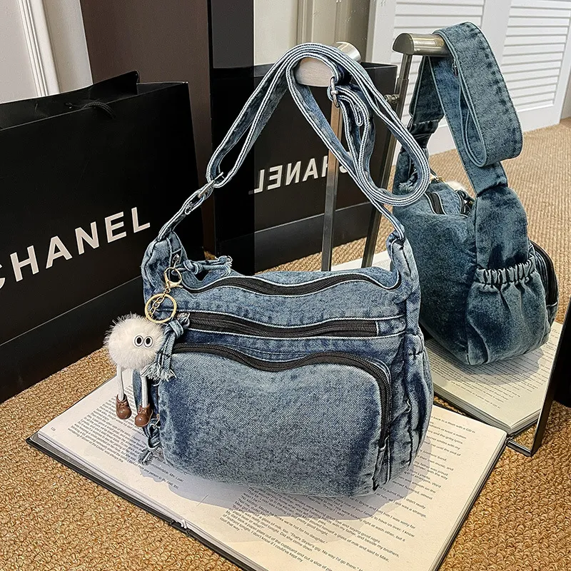 2026 New Autumn Winter Denim Tote Bag Women's Large Capacity Casual Crossbody Bag for College Students Commuting thumbnail 1