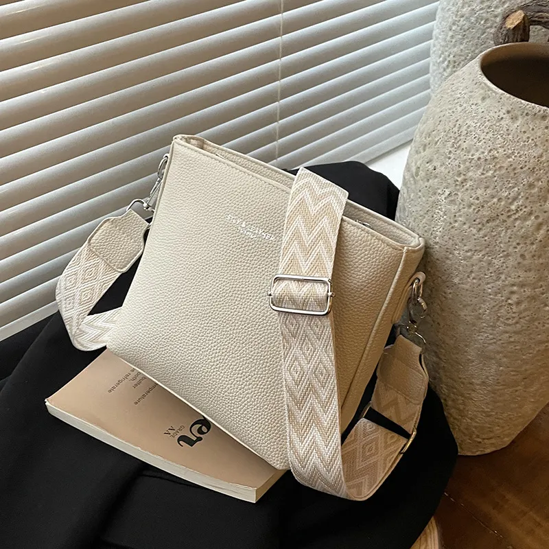 Women's Fashion PU Leather Bucket Bag with Wide Strap, Versatile Single Shoulder Crossbody Bag for Commuting and Daily Use thumbnail 1