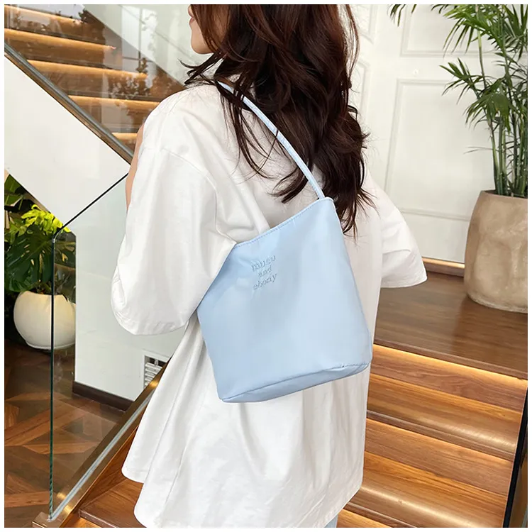 South Korea Style 2024 New Nylon Bucket Bag Women's Casual Versatile Handbag Shoulder Armpit Bag showcase 13