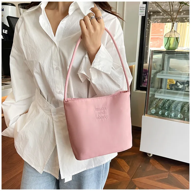 South Korea Style 2024 New Nylon Bucket Bag Women's Casual Versatile Handbag Shoulder Armpit Bag showcase 10