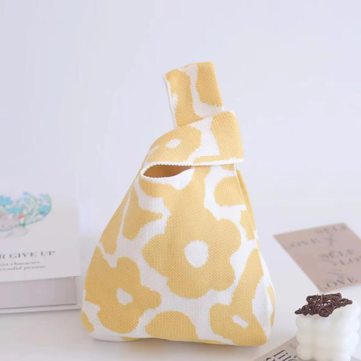 Mini Knitted Candy Bag for Parties & Celebrations - Lightweight Handbag for Wedding Favors, Baby's 100-Day, Full Moon Banquets & Birthday Snacks showcase 8