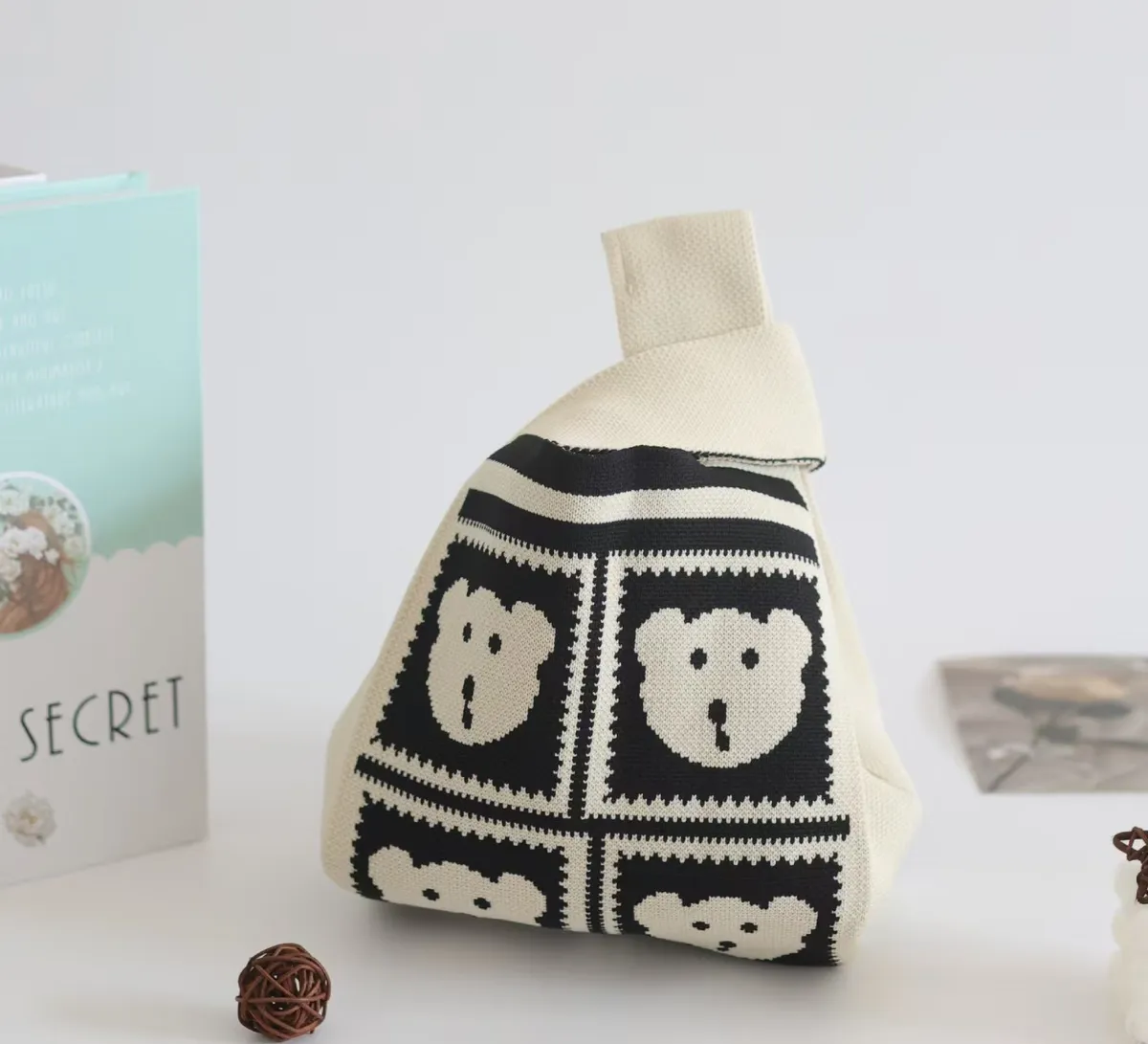 Mini Knitted Candy Bag for Parties & Celebrations - Lightweight Handbag for Wedding Favors, Baby's 100-Day, Full Moon Banquets & Birthday Snacks showcase 9