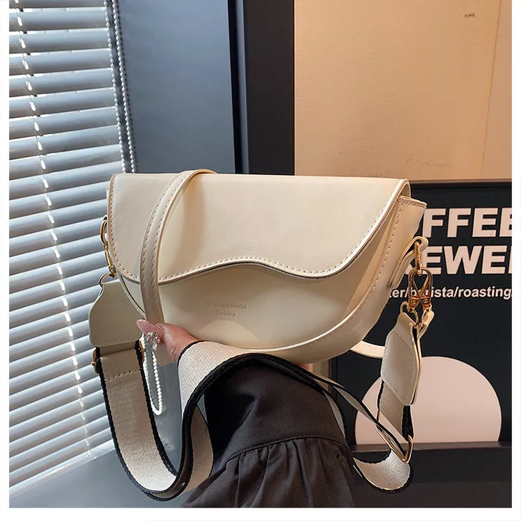 Women's Fashion Trendy Shoulder Bag - 2023 Winter Niche Casual Crossbody Saddle Bag for Ladies showcase 18