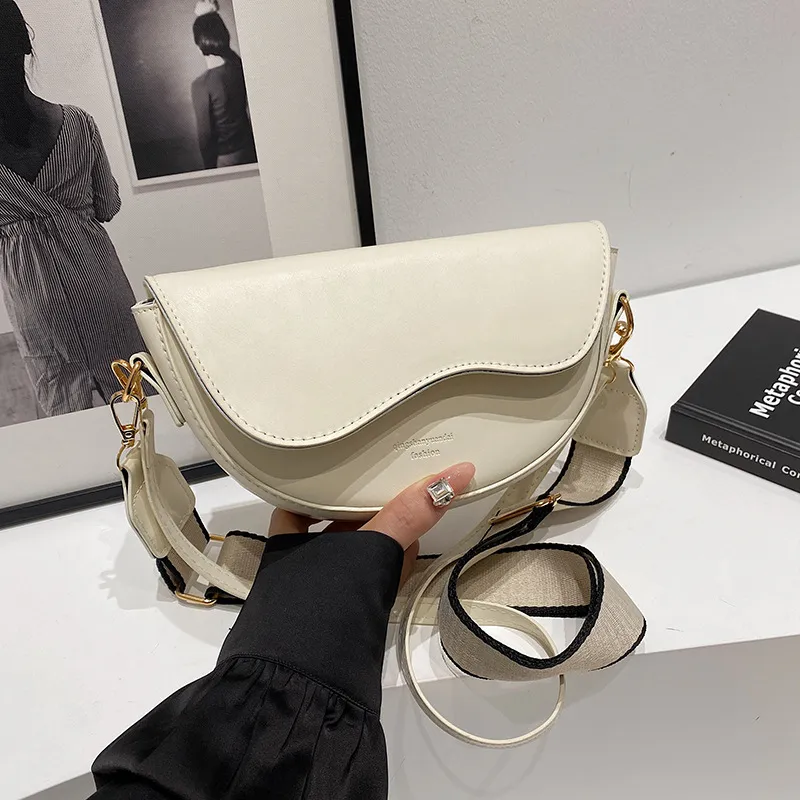Women's Fashion Trendy Shoulder Bag - 2023 Winter Niche Casual Crossbody Saddle Bag for Ladies thumbnail 7