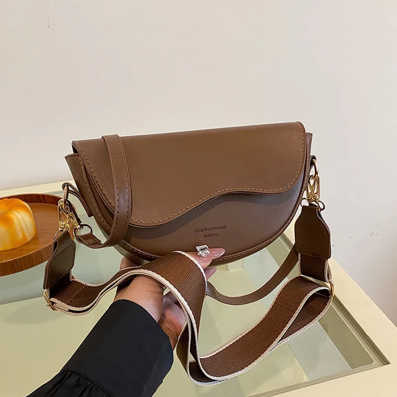 Women's Fashion Trendy Shoulder Bag - 2023 Winter Niche Casual Crossbody Saddle Bag for Ladies thumbnail 8