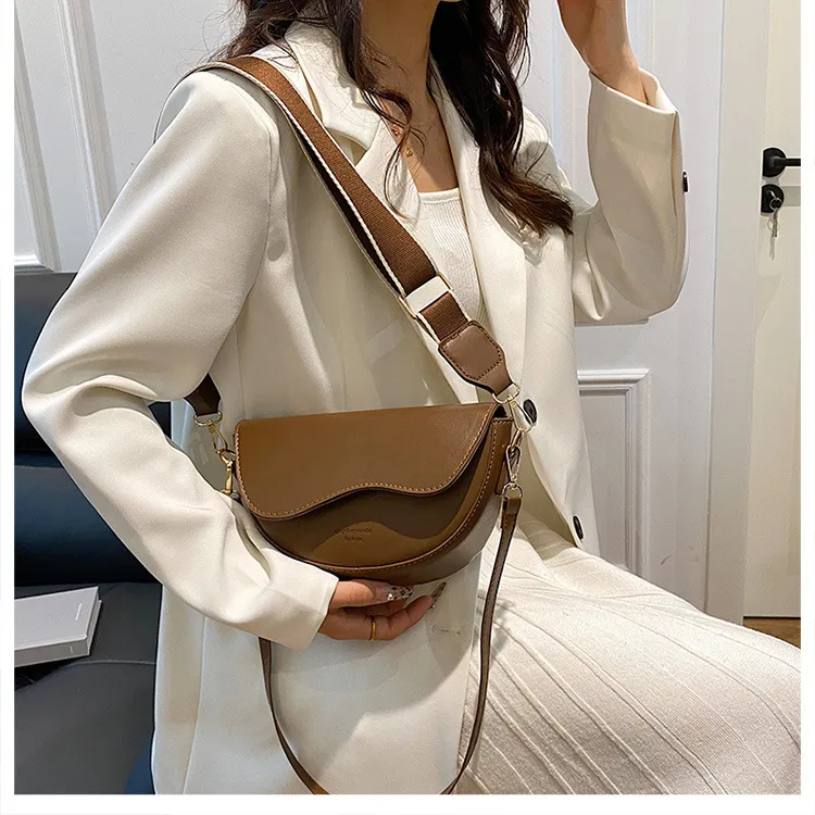 Women's Fashion Trendy Shoulder Bag - 2023 Winter Niche Casual Crossbody Saddle Bag for Ladies showcase 9