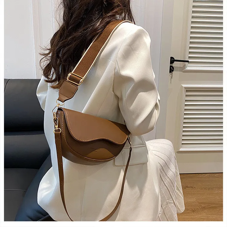 Women's Fashion Trendy Shoulder Bag - 2023 Winter Niche Casual Crossbody Saddle Bag for Ladies showcase 8