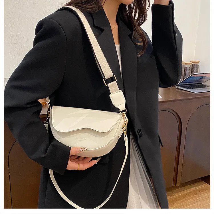 Women's Fashion Trendy Shoulder Bag - 2023 Winter Niche Casual Crossbody Saddle Bag for Ladies showcase 12