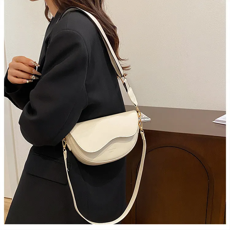 Women's Fashion Trendy Shoulder Bag - 2023 Winter Niche Casual Crossbody Saddle Bag for Ladies showcase 13