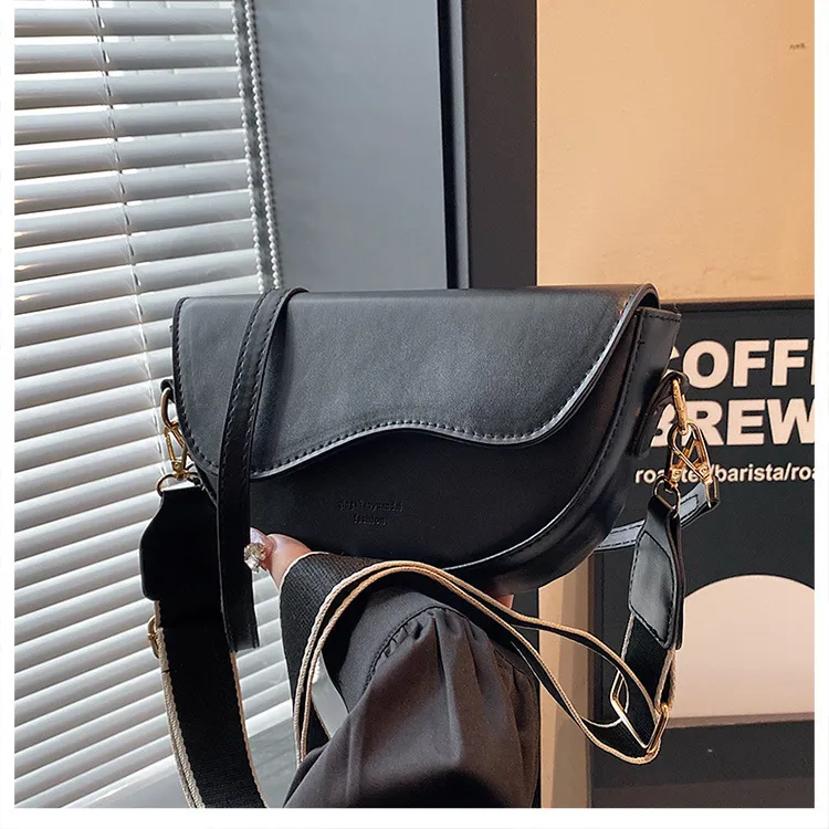 Women's Fashion Trendy Shoulder Bag - 2023 Winter Niche Casual Crossbody Saddle Bag for Ladies showcase 16