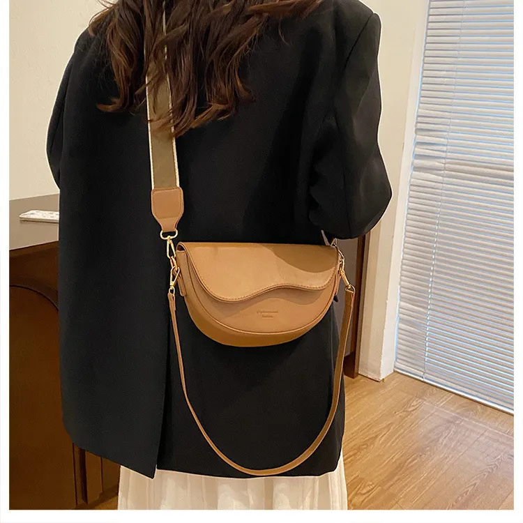 Women's Fashion Trendy Shoulder Bag - 2023 Winter Niche Casual Crossbody Saddle Bag for Ladies showcase 15