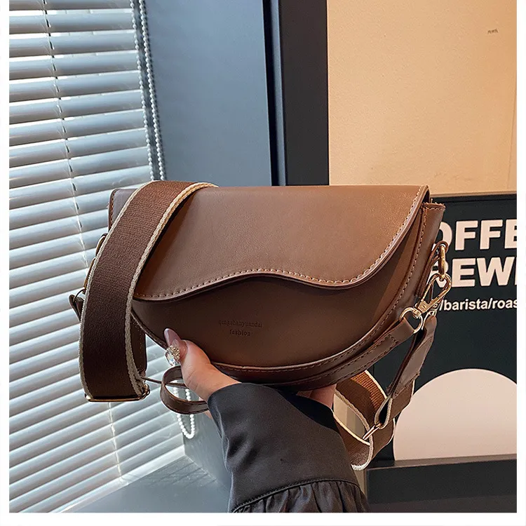 Women's Fashion Trendy Shoulder Bag - 2023 Winter Niche Casual Crossbody Saddle Bag for Ladies showcase 19
