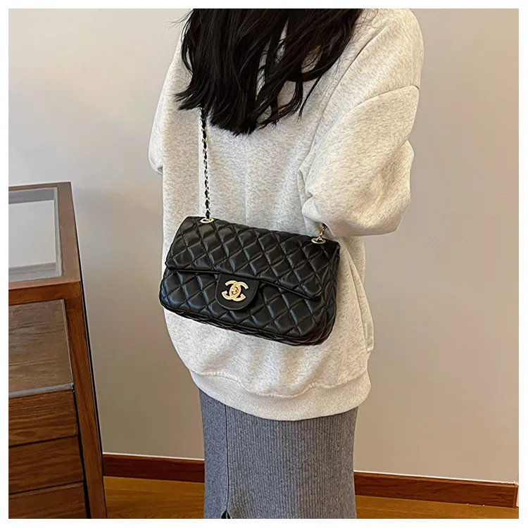 2023 New Fashion Women's Rhombus Shoulder Bag - Elegant Small Square Messenger Bag, Chanel Style Handbag for Versatile Use showcase 8