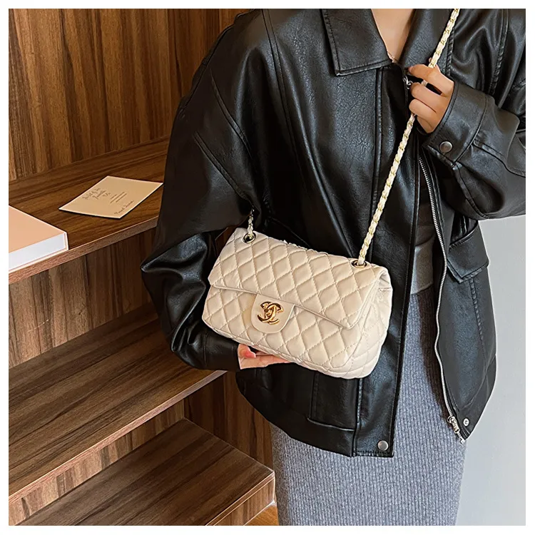 2023 New Fashion Women's Rhombus Shoulder Bag - Elegant Small Square Messenger Bag, Chanel Style Handbag for Versatile Use showcase 17