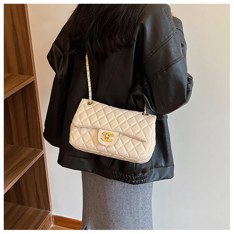 2023 New Fashion Women's Rhombus Shoulder Bag - Elegant Small Square Messenger Bag, Chanel Style Handbag for Versatile Use showcase 16