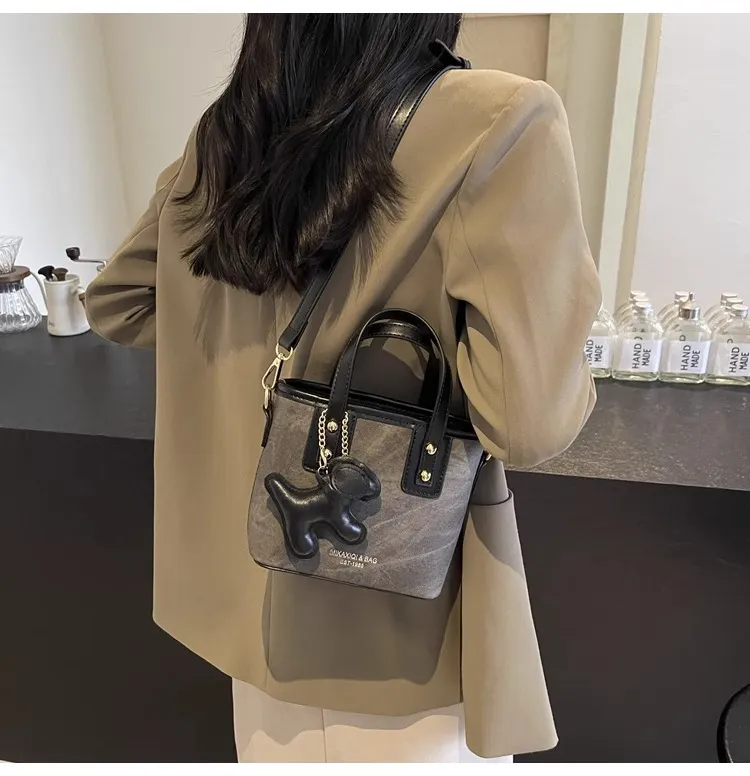 Women's Retro Color-Block Crossbody Bag 2026 - Stylish Small Shoulder Handbag for Autumn/Winter Fashion showcase 10