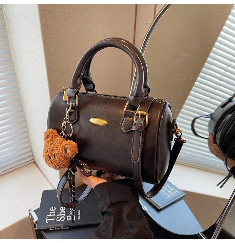 Vintage Trendy Pillow Bag for Women - Casual Stylish Handbag, 2025 Winter Collection, Versatile Shoulder Crossbody Small Bag showcase 15