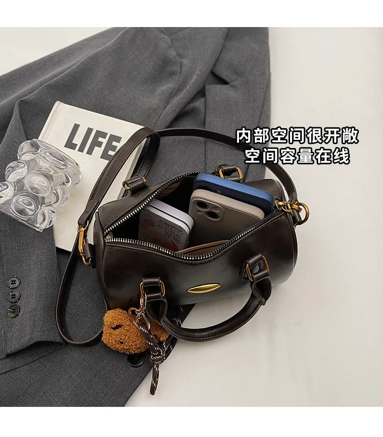 Vintage Trendy Pillow Bag for Women - Casual Stylish Handbag, 2025 Winter Collection, Versatile Shoulder Crossbody Small Bag showcase 7