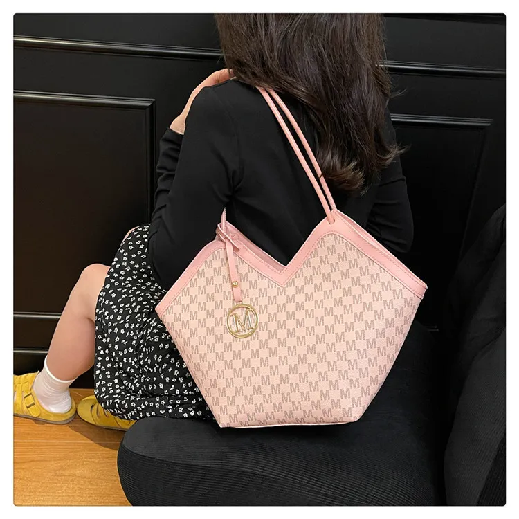 Luxury Plaid Shoulder Bag for Women - Stylish Autumn/Winter Commuter Armpit Bag, Versatile Handbag for Everyday Use thumbnail 2