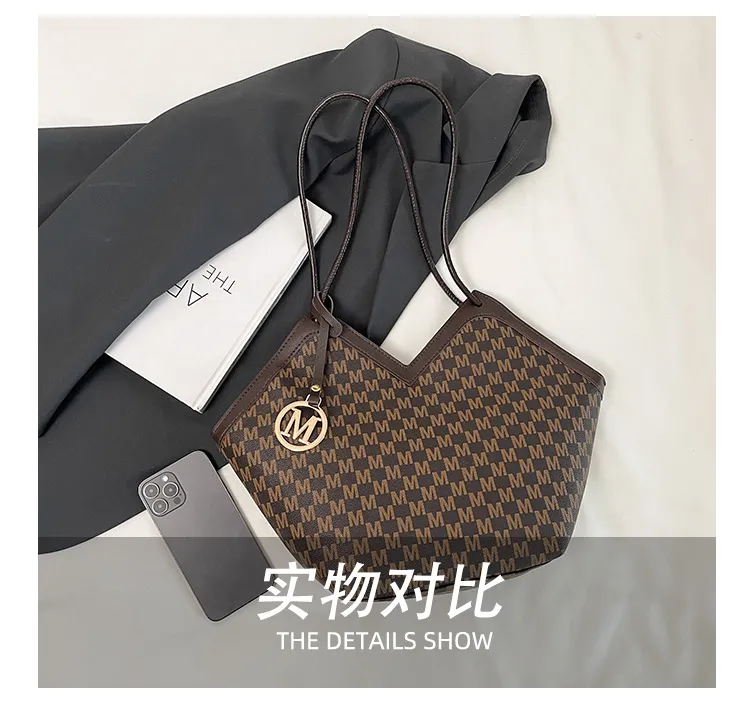Luxury Plaid Shoulder Bag for Women - Stylish Autumn/Winter Commuter Armpit Bag, Versatile Handbag for Everyday Use showcase 10