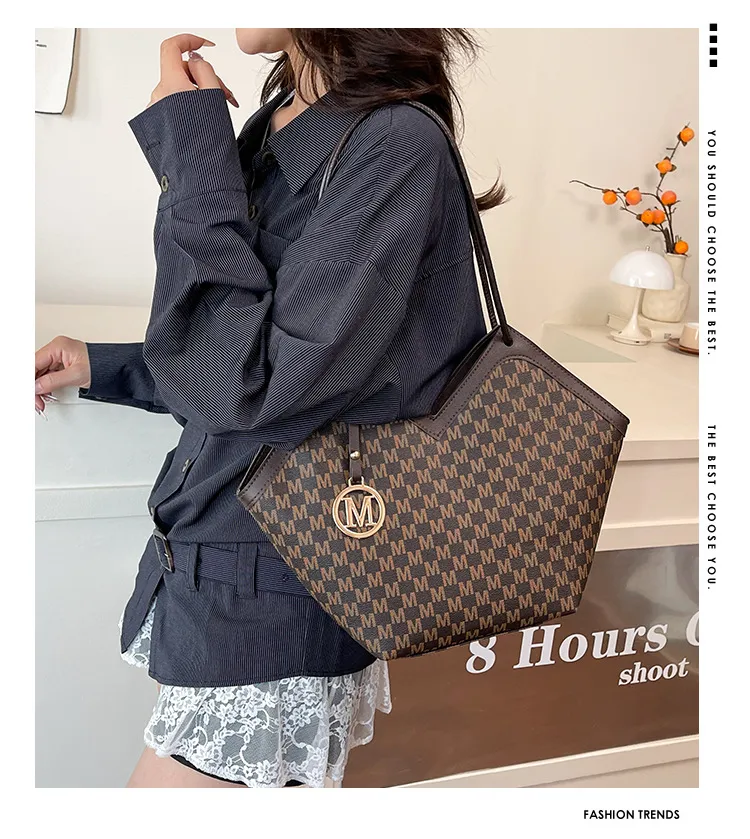 Luxury Plaid Shoulder Bag for Women - Stylish Autumn/Winter Commuter Armpit Bag, Versatile Handbag for Everyday Use showcase 1