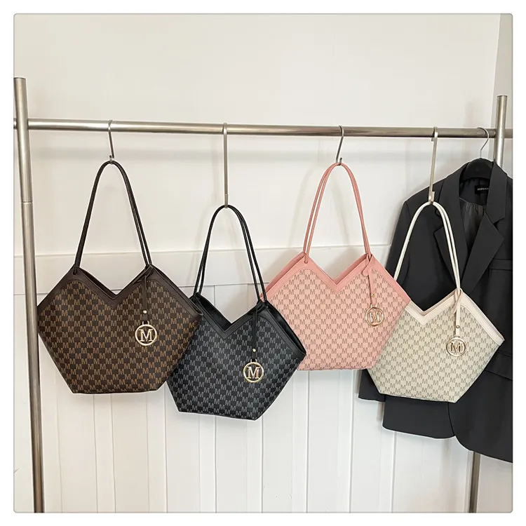 Luxury Plaid Shoulder Bag for Women - Stylish Autumn/Winter Commuter Armpit Bag, Versatile Handbag for Everyday Use thumbnail 3