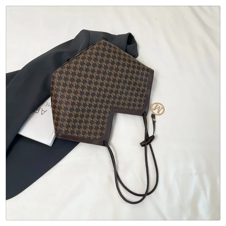 Luxury Plaid Shoulder Bag for Women - Stylish Autumn/Winter Commuter Armpit Bag, Versatile Handbag for Everyday Use showcase 19