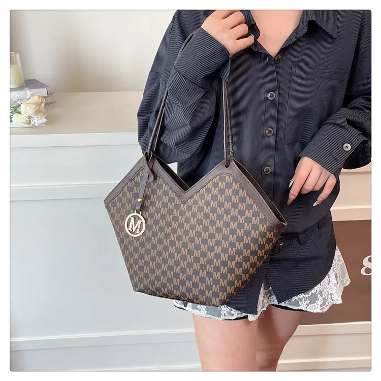 Luxury Plaid Shoulder Bag for Women - Stylish Autumn/Winter Commuter Armpit Bag, Versatile Handbag for Everyday Use thumbnail 7