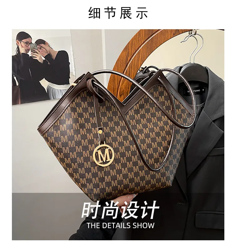 Luxury Plaid Shoulder Bag for Women - Stylish Autumn/Winter Commuter Armpit Bag, Versatile Handbag for Everyday Use showcase 5