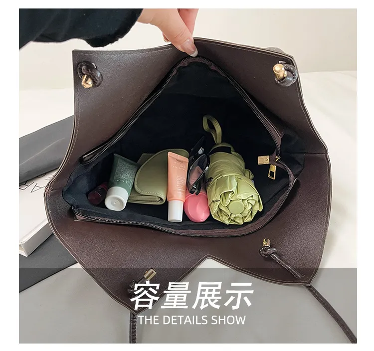 Luxury Plaid Shoulder Bag for Women - Stylish Autumn/Winter Commuter Armpit Bag, Versatile Handbag for Everyday Use showcase 9