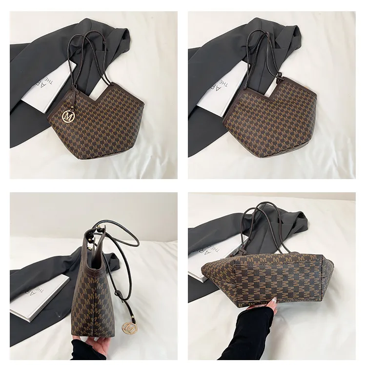 Luxury Plaid Shoulder Bag for Women - Stylish Autumn/Winter Commuter Armpit Bag, Versatile Handbag for Everyday Use showcase 11