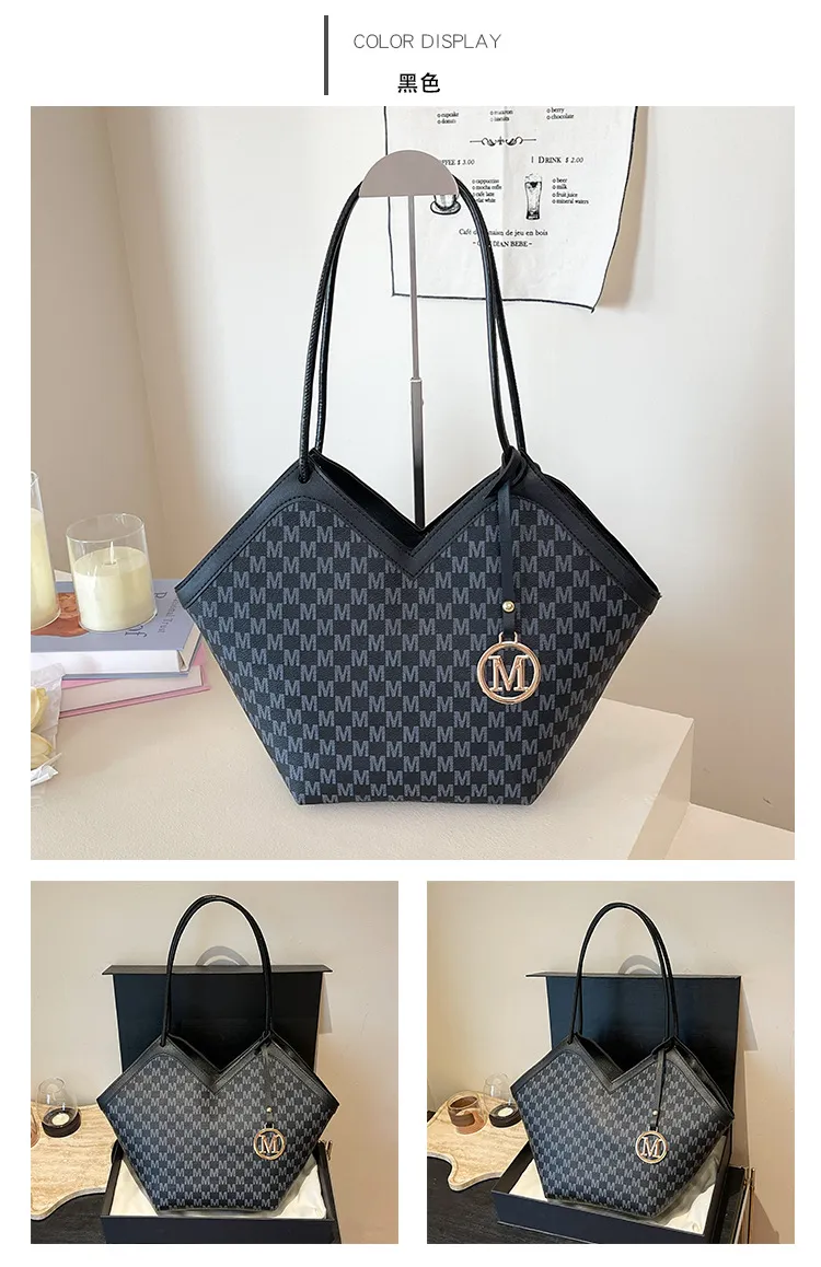 Luxury Plaid Shoulder Bag for Women - Stylish Autumn/Winter Commuter Armpit Bag, Versatile Handbag for Everyday Use showcase 14