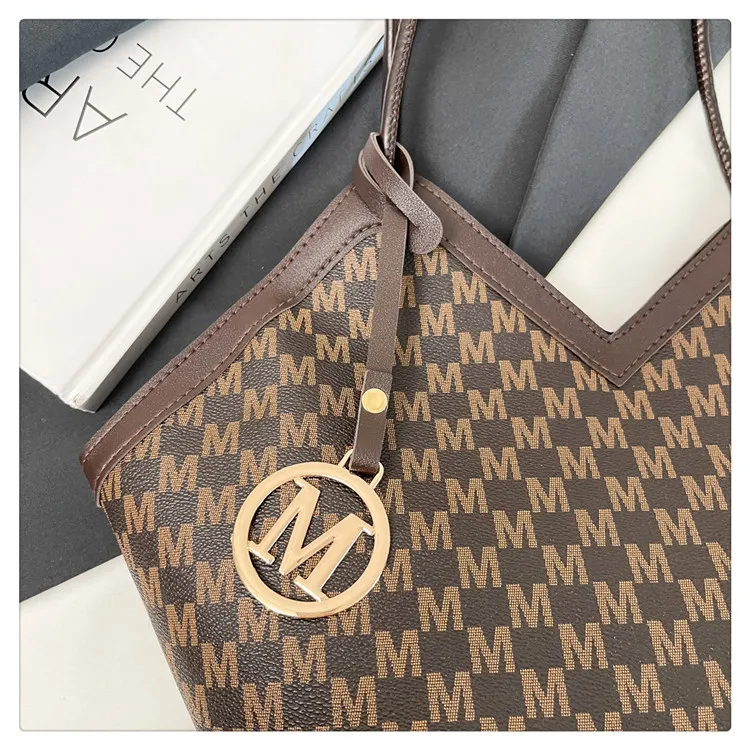 Luxury Plaid Shoulder Bag for Women - Stylish Autumn/Winter Commuter Armpit Bag, Versatile Handbag for Everyday Use showcase 20