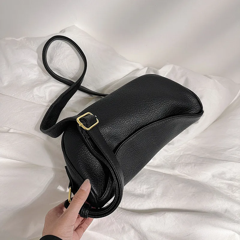 Fashionable Women's Dumpling Bag - Chic Niche Design 2023 Small Shoulder Crossbody Bag, Versatile All-Match Style for Everyday Elegance - Image 4