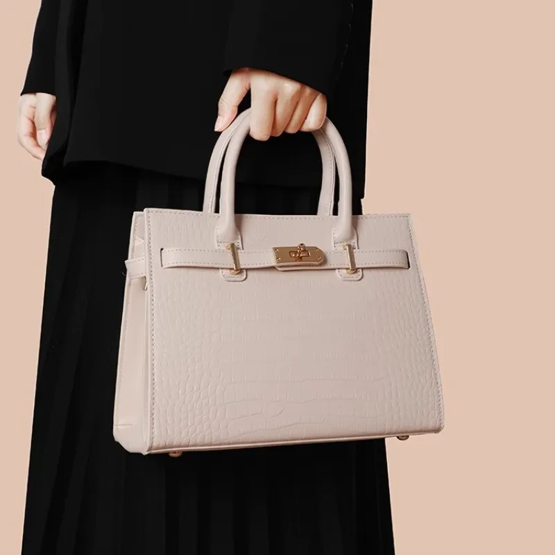 Elegant Large Capacity Crossbody Handbag for Middle-Aged Women, Premium Bridal Wedding Shoulder Bag - Image 7