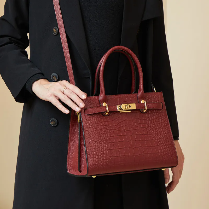 Elegant Large Capacity Crossbody Handbag for Middle-Aged Women, Premium Bridal Wedding Shoulder Bag - Image 4