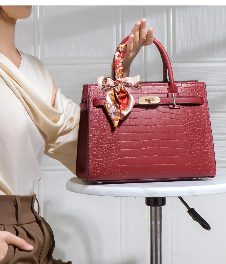 Elegant Large Capacity Crossbody Handbag for Middle-Aged Women, Premium Bridal Wedding Shoulder Bag showcase 1