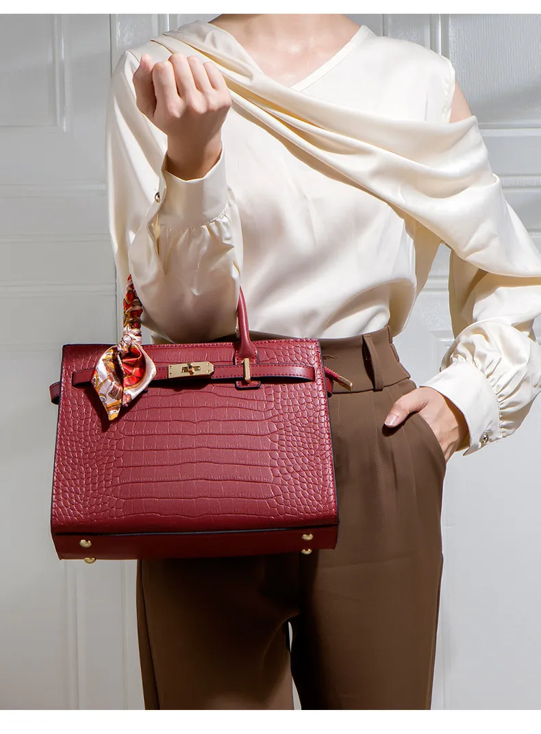 Elegant Large Capacity Crossbody Handbag for Middle-Aged Women, Premium Bridal Wedding Shoulder Bag showcase 12