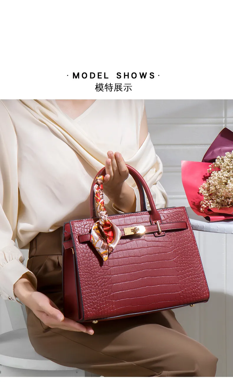 Elegant Large Capacity Crossbody Handbag for Middle-Aged Women, Premium Bridal Wedding Shoulder Bag showcase 2