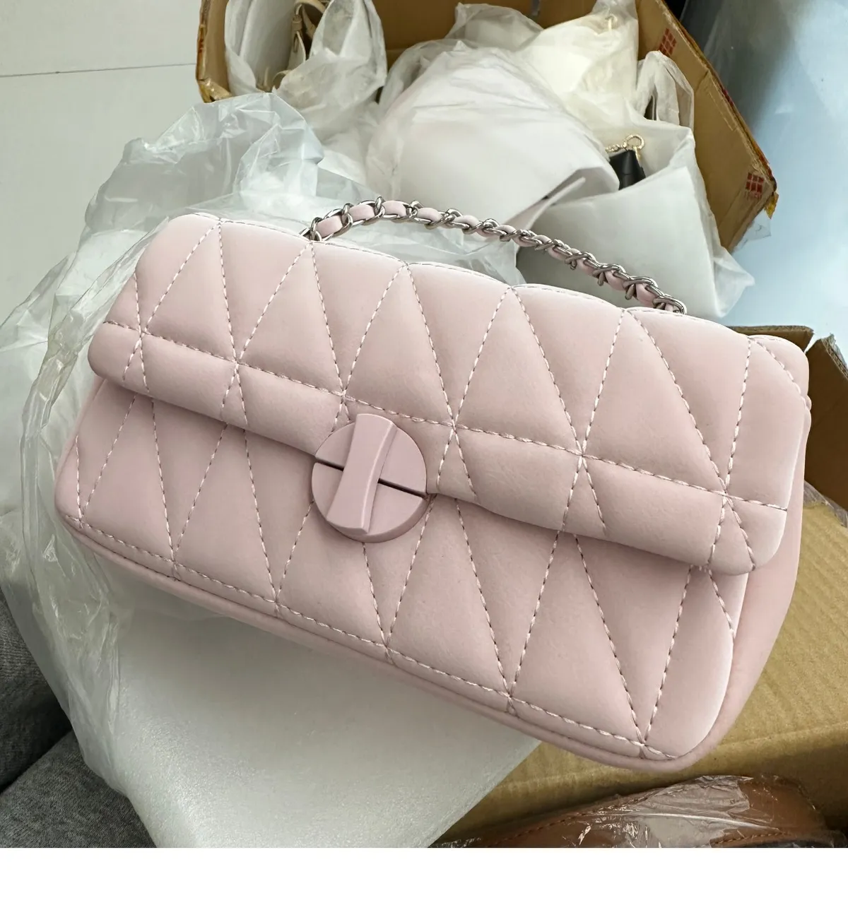 2026 Spring Summer Quilted Chain Shoulder Bag for Women, Versatile Crossbody Small Square Bag, High-End Textured Handbag showcase 13