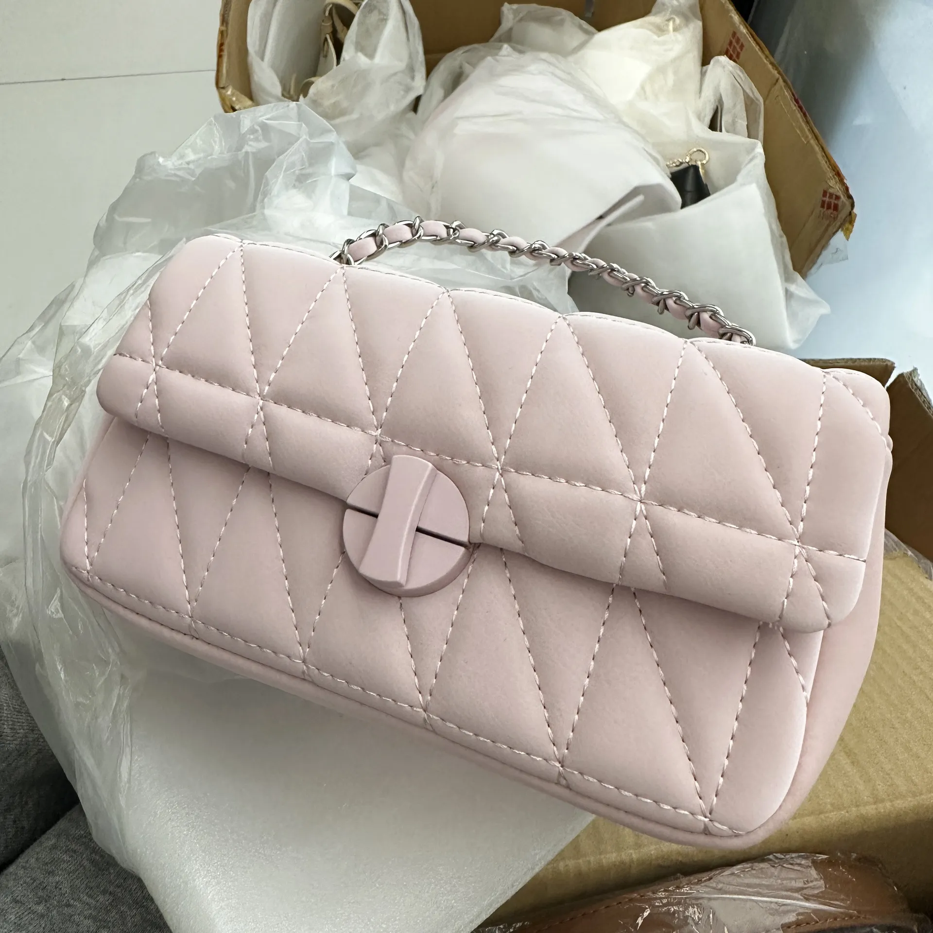 2026 Spring Summer Quilted Chain Shoulder Bag for Women, Versatile Crossbody Small Square Bag, High-End Textured Handbag - Image 2