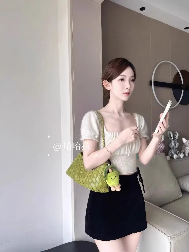 Hand-Woven Underarm Bag Women's Fashion 2026 Tote Shoulder Bag Set Chic Versatile Style showcase 4