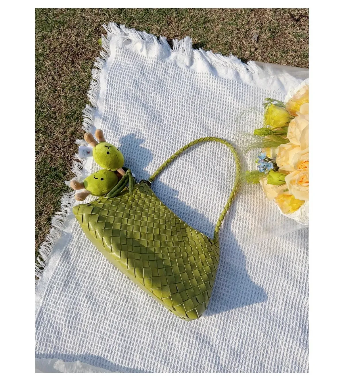 Hand-Woven Underarm Bag Women's Fashion 2026 Tote Shoulder Bag Set Chic Versatile Style showcase 9